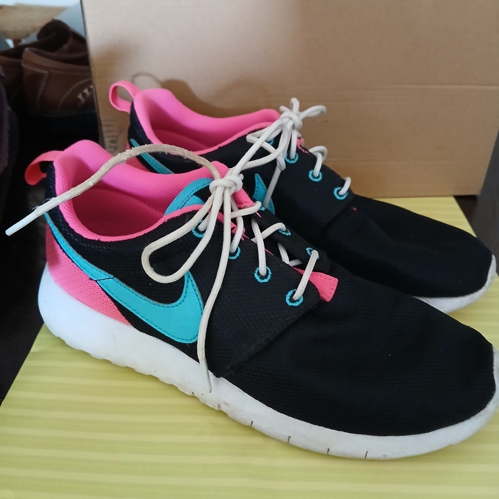 Nike Pink Teal Black Shoes Size 6.5